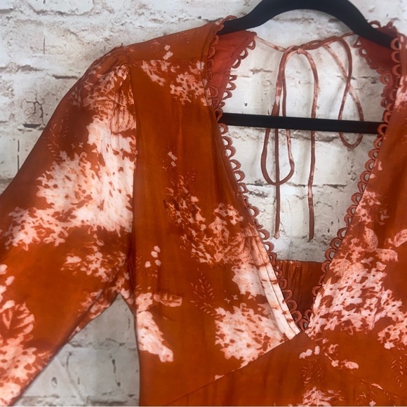 Lulu’s Striking Impression Orange Floral Print Tiered Midi Dress Size Medium NWT - Picture 4 of 7